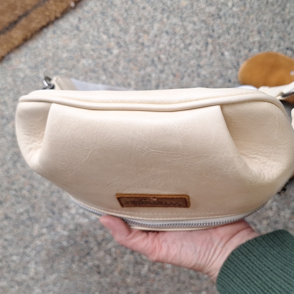Wrangler Retro Fanny Pack Belt Bag Bum Bag Vanilla White - Picture 6 of 10